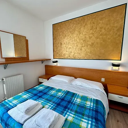 Easy Peschiera 公寓