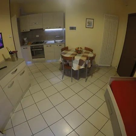 Easy Peschiera 公寓